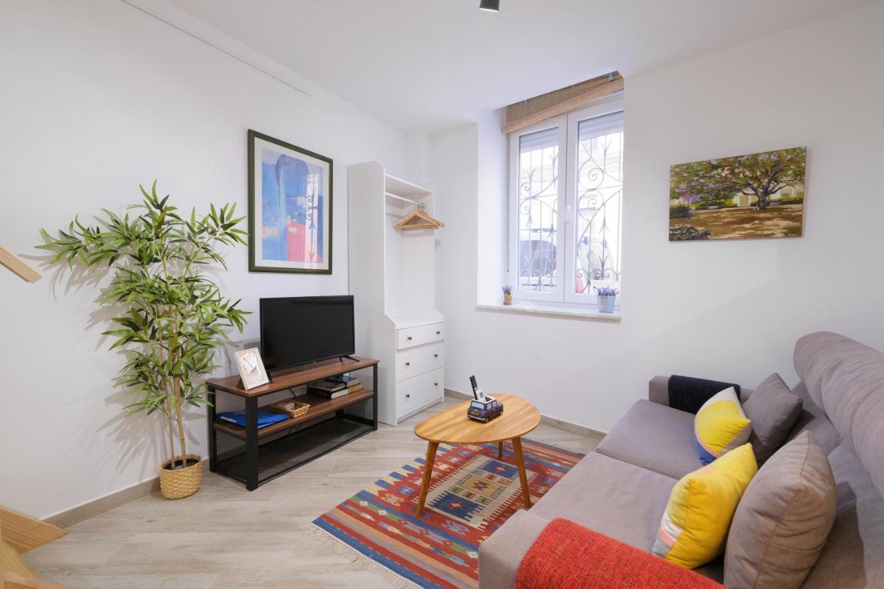 Malasana 51, New Art Apartment, Historic Center, Quite Neighborhood, Ml