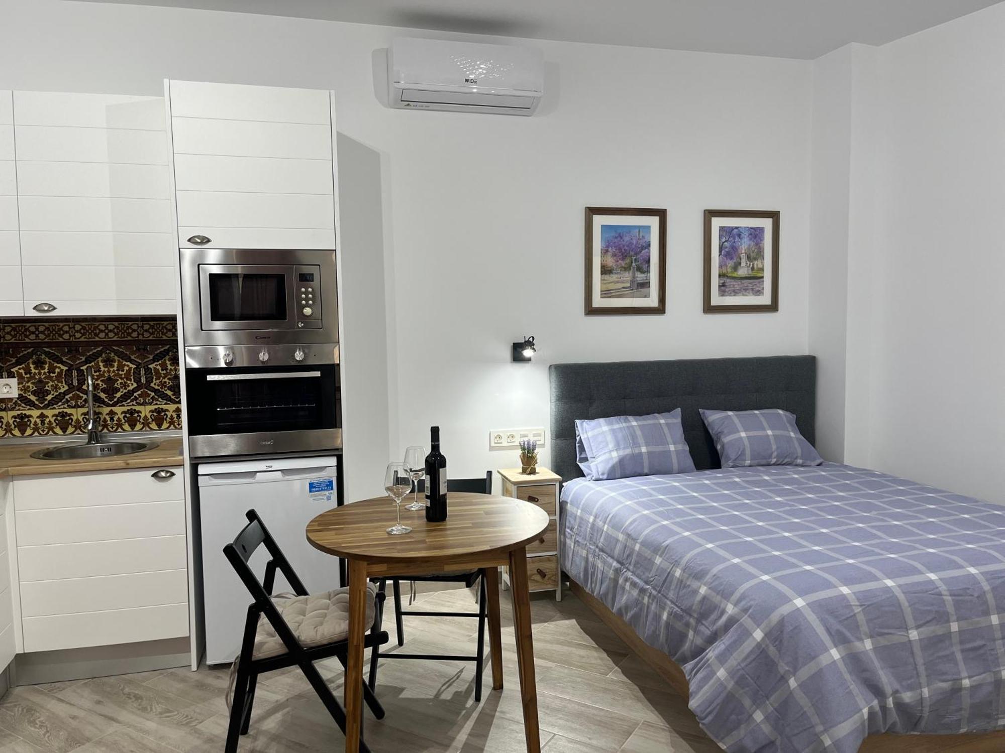 Malasana 51, New Art Apartment, Breakfast Included, Historic Center, Quite Neighborhood, Ml Apartamento Málaga