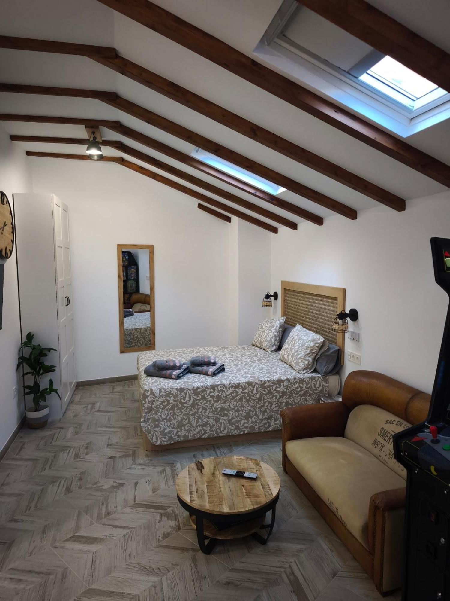 Malasana 51, New Art Apartment, Historic Center, Quite Neighborhood, Ml